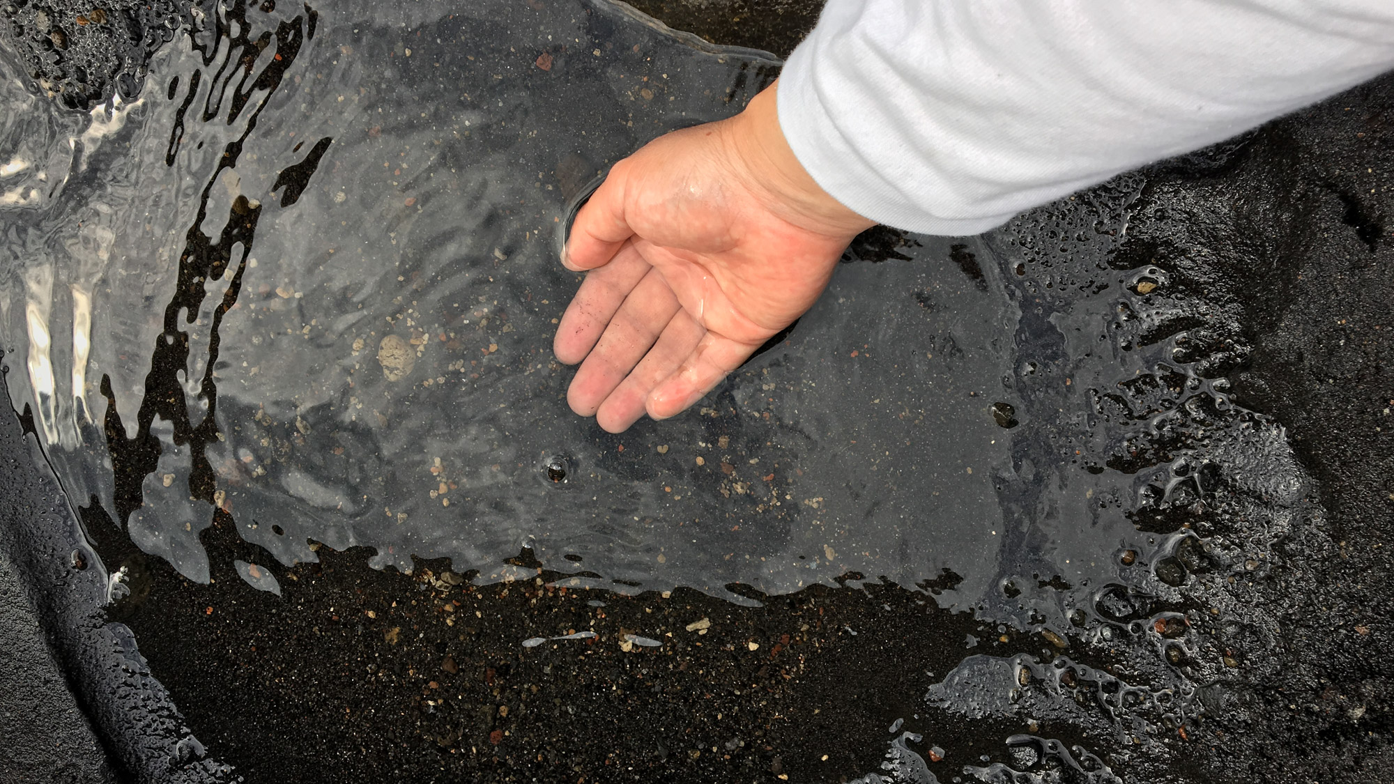 ［天然温泉掘り体験］適温で気持ちが良いです♪