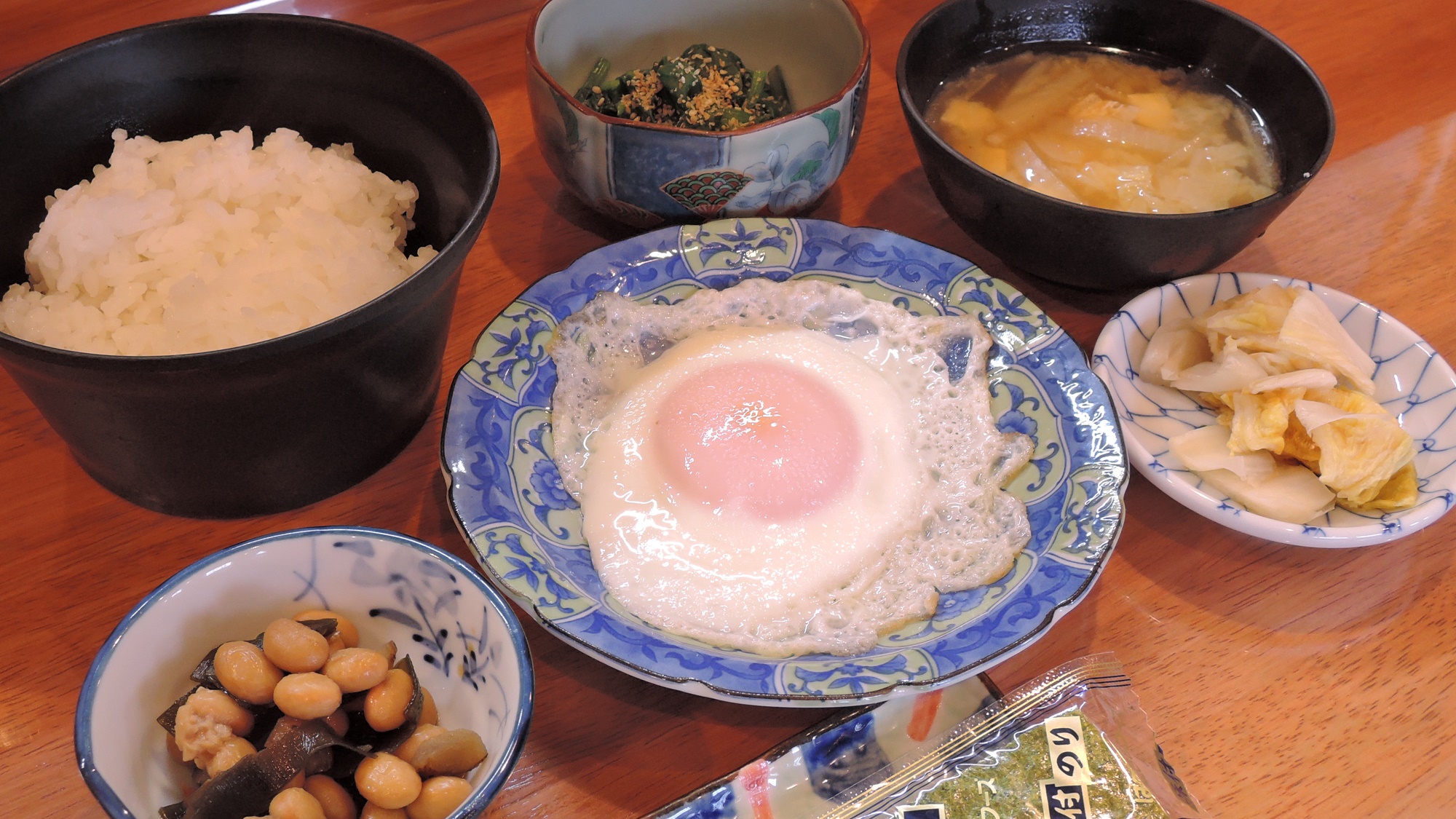 *【朝食一例】ほかほかご飯にお味噌汁…手作りの和定食