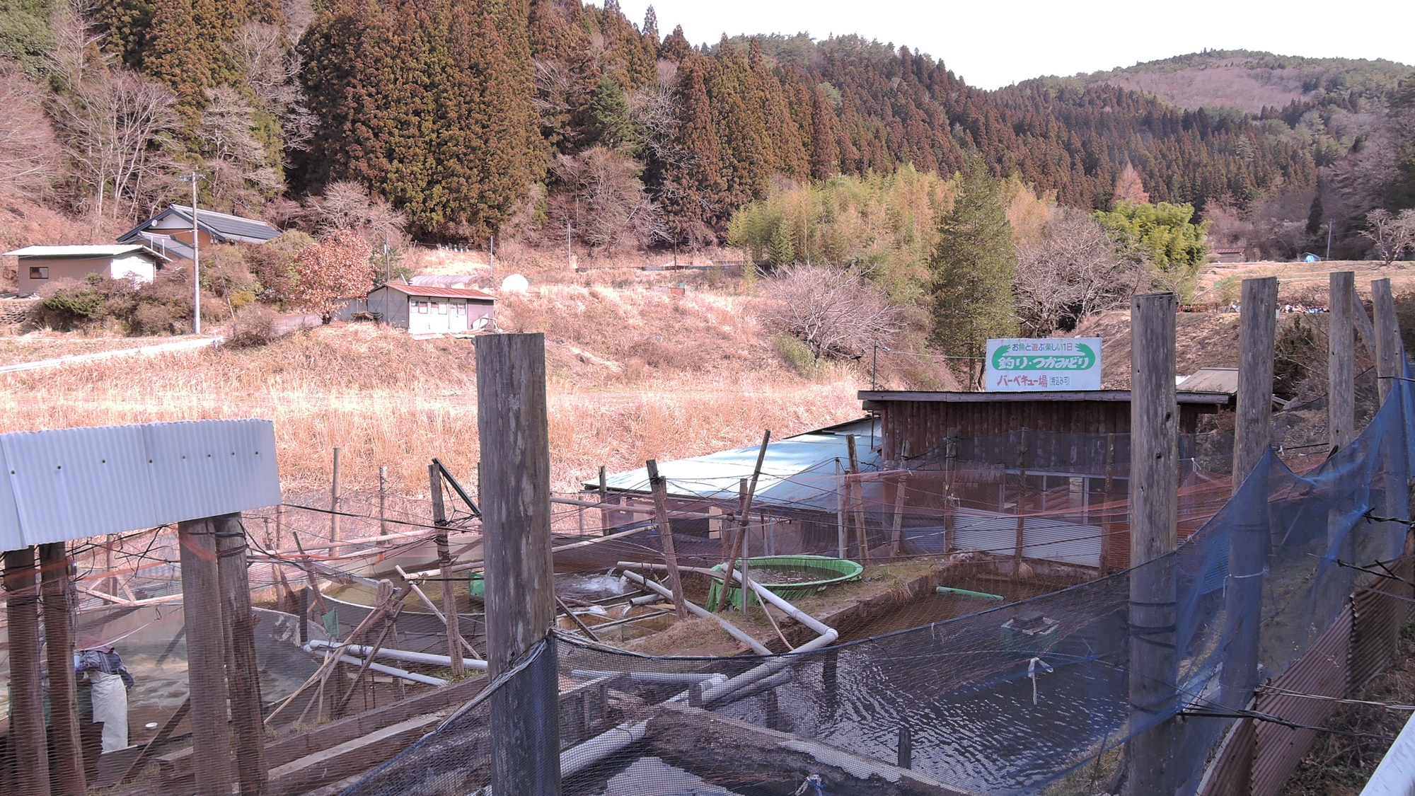 *岡田養魚場までは当館より車で3分