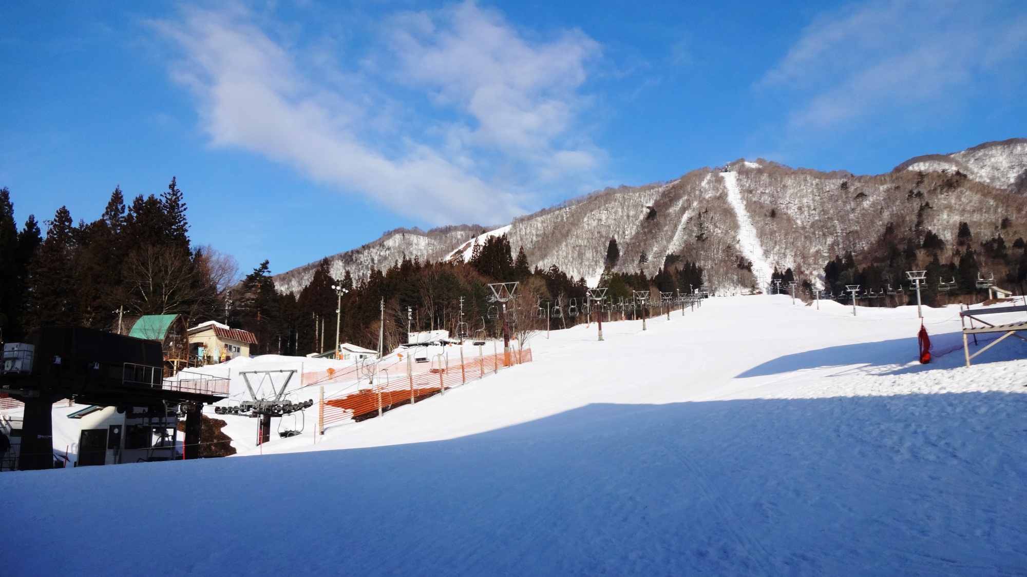 当館より徒歩5分！パウダーラバーに人気のひだ流葉スキー場