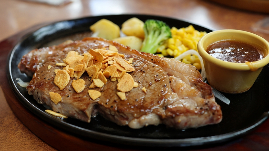 【夕朝食付】選べるディナー(ステーキセット/Aランチ/各種チャンプルー)＋パンバイキング朝食