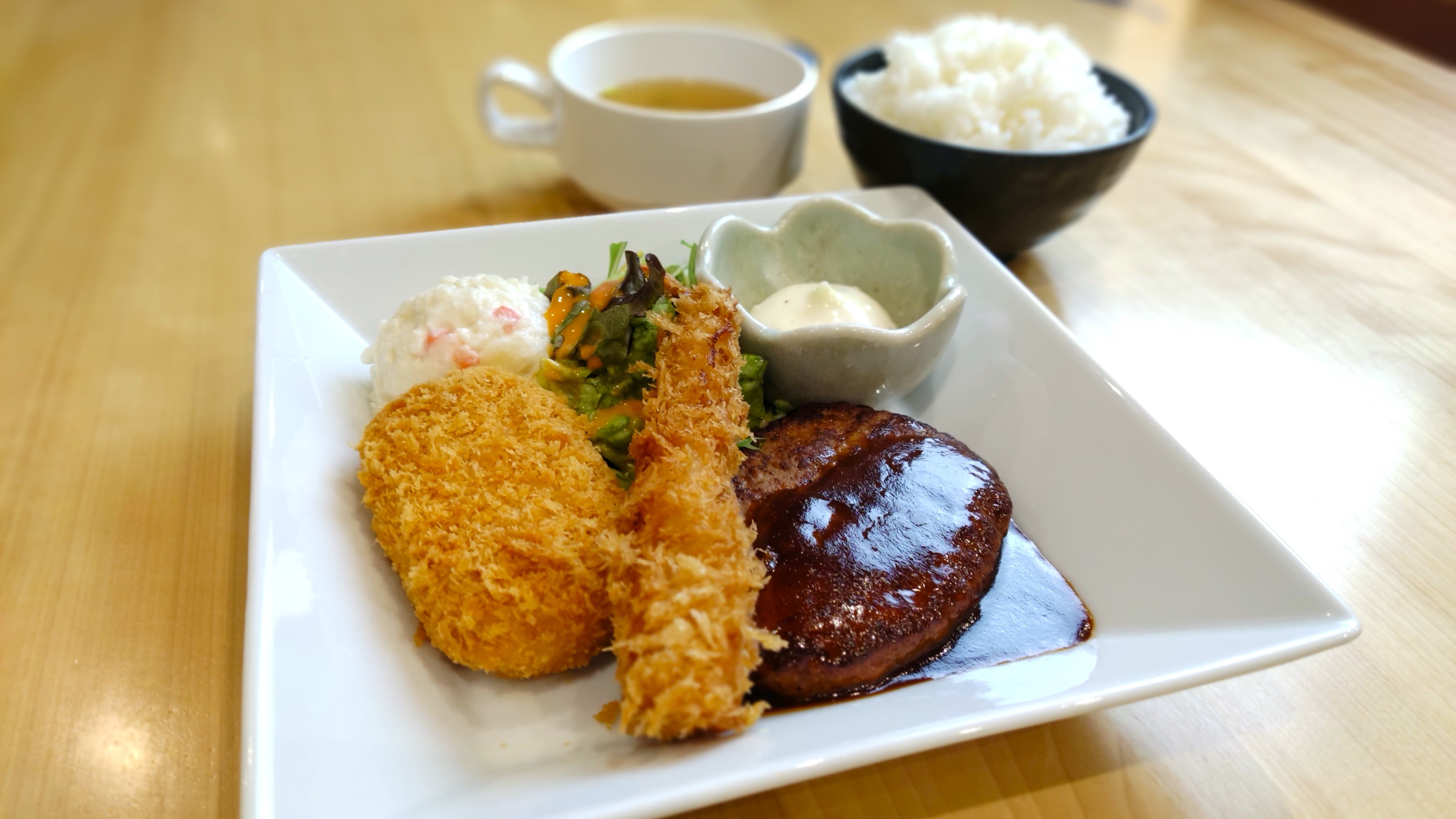 【ご夕食】洋食プレート～ハンバーグにエビフライなど洋食のご馳走をワンプレートに集めました♪
