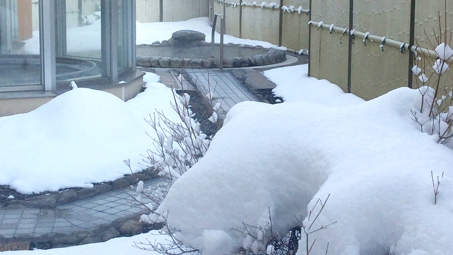 温泉施設「ゆりかご」雪の中の露天風呂