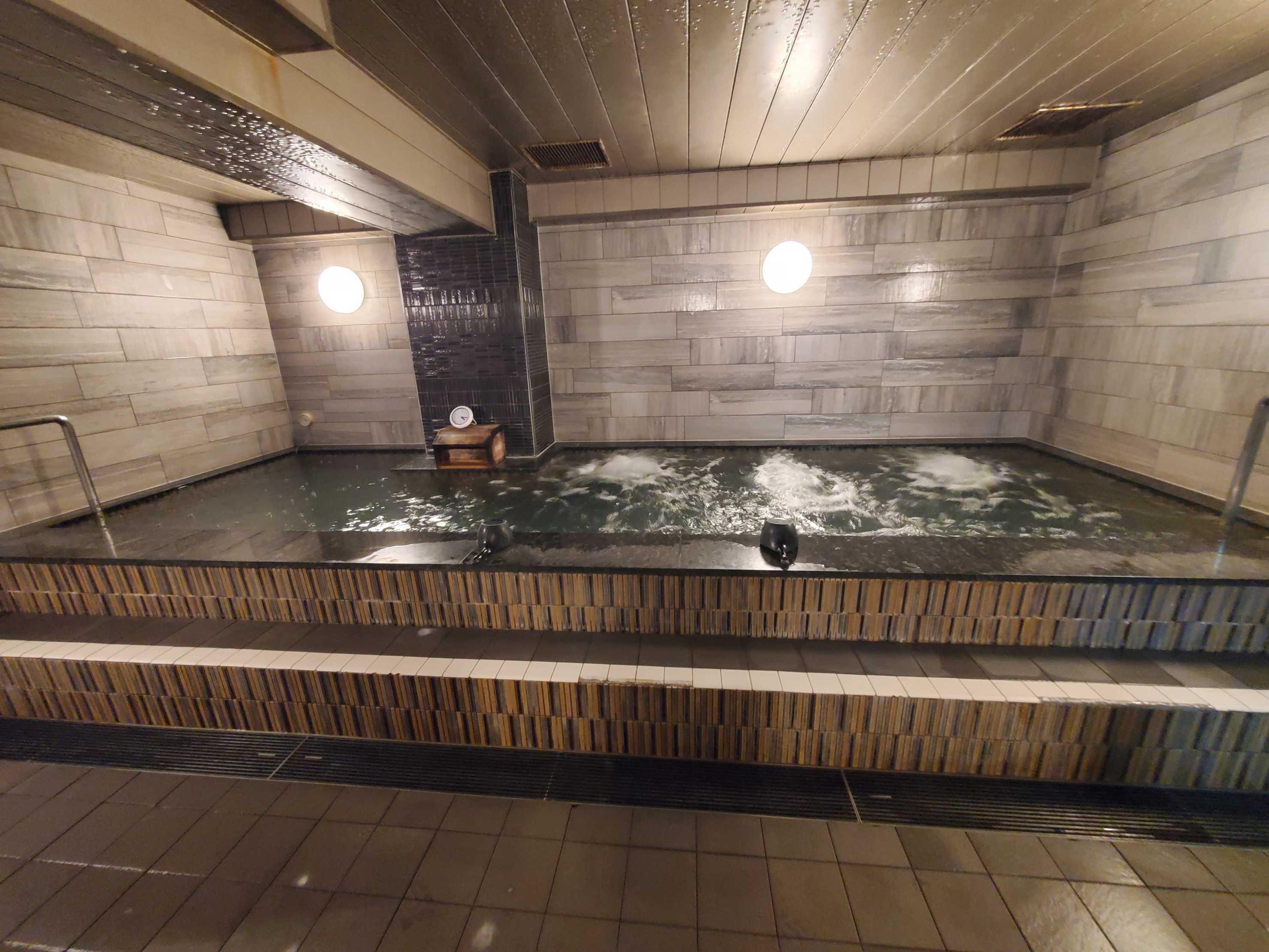 男性専用カプセル★カレー等のバイキングが無料♪大浴場完備