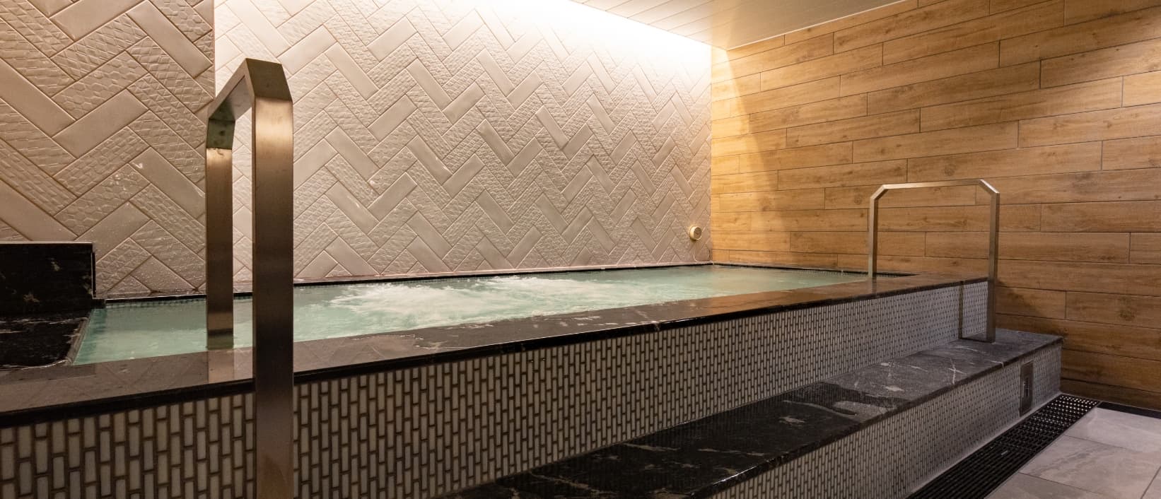 広々大浴場でゆったりと