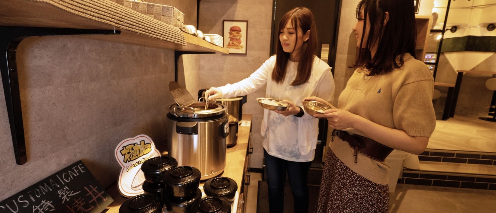 カレーやごはん食べ放題!!日替わりメニューも