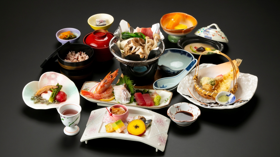 【湯楽里の2食付】当館おすすめ☆料理長自慢の地元の旬食材を使った和食会席。