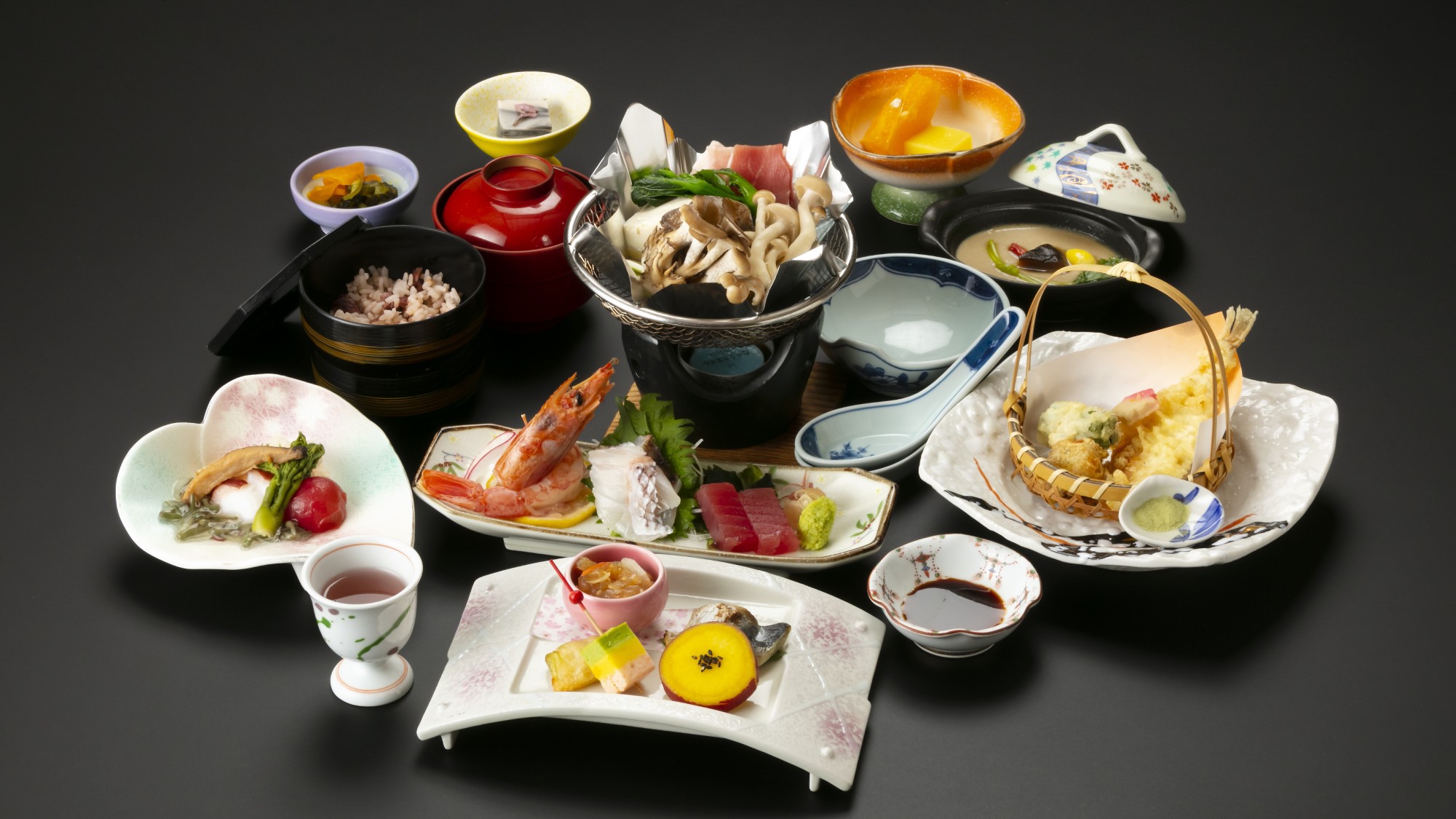 ☆さき楽60☆【2食付】60日前までの予約でお得！料理長自慢の和食会席と朝食を愉しむプラン