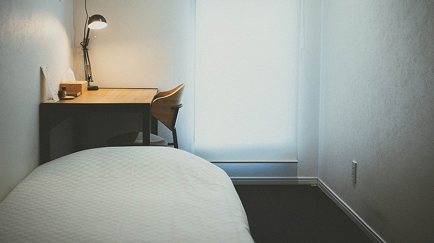 シングルベッドルーム（ベッド、マットレス、布団などの寝具は日本製を使用）