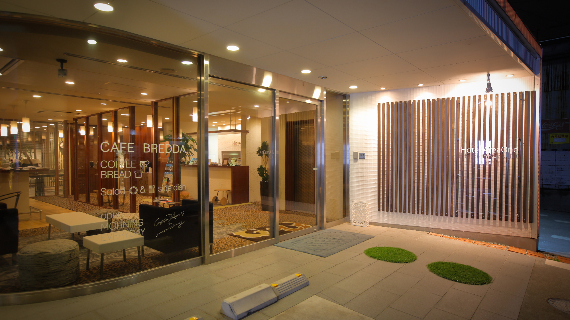 ホテルイメージ〈夜間入り口〉