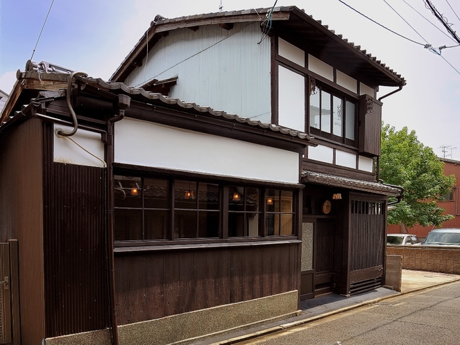 金閣寺から徒歩９分の宿