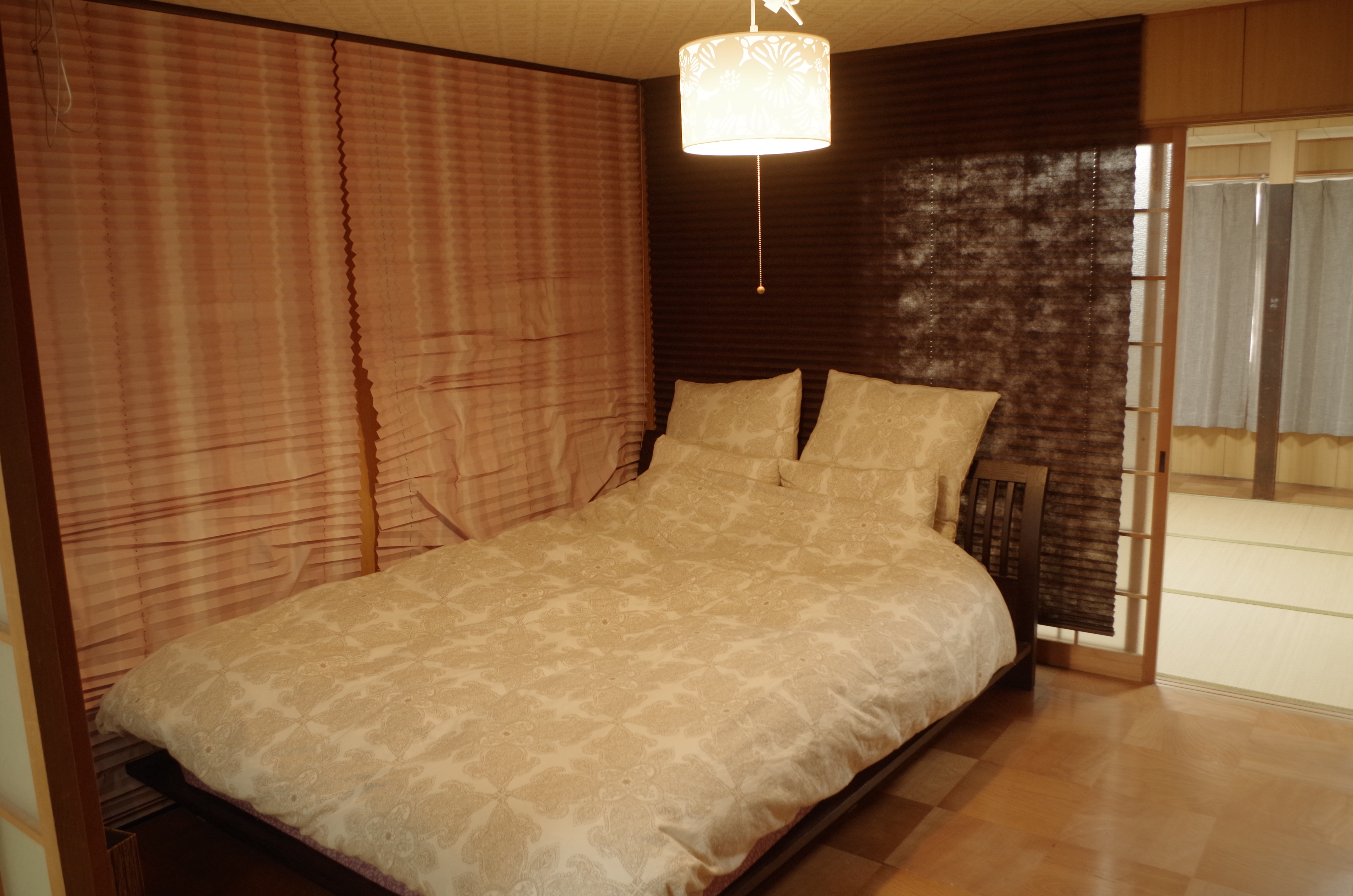 Bed room with semi double bed.