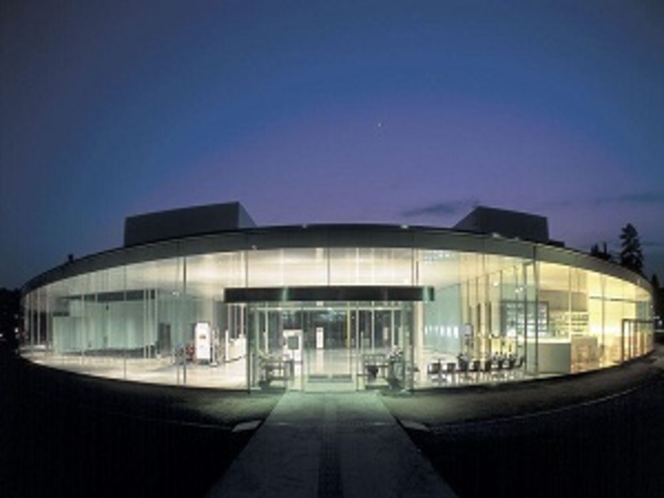 金沢市内　金沢21世紀美術館の夜景
