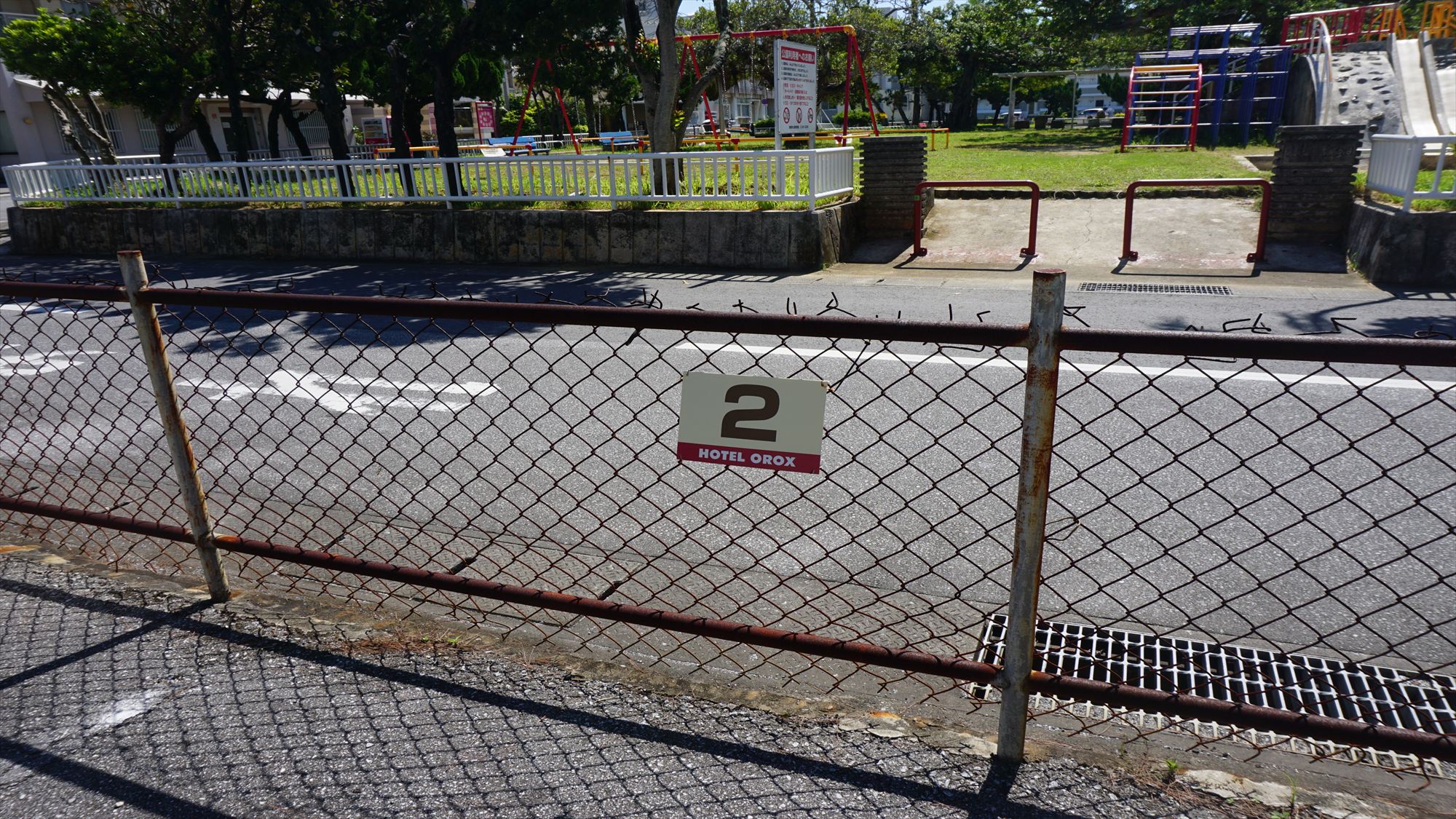 【ホテル第四駐車場】オロックス専用駐車場表記があるところにご駐車ください