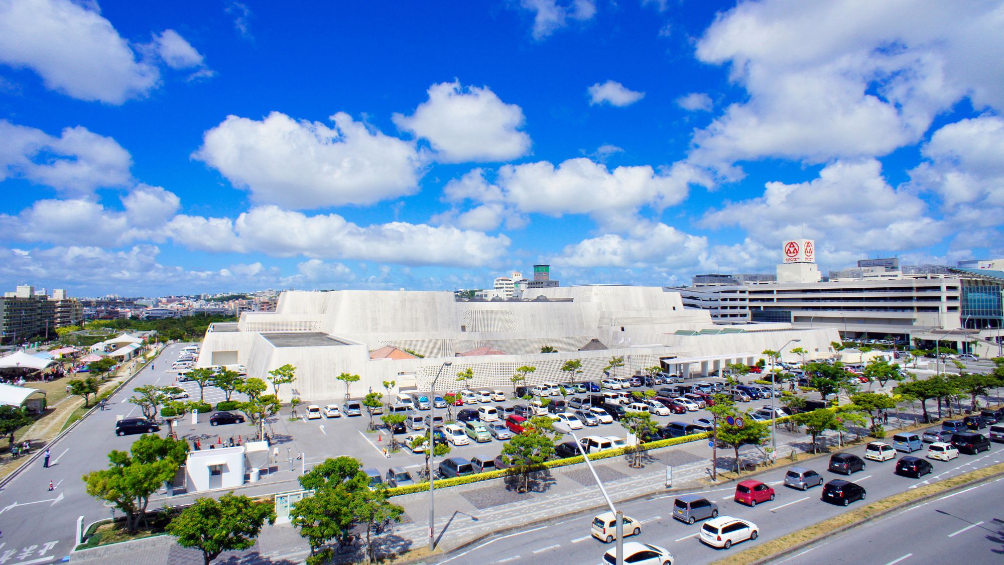 【沖縄県立博物館・美術館（おきみゅー）】当館から車で約16分