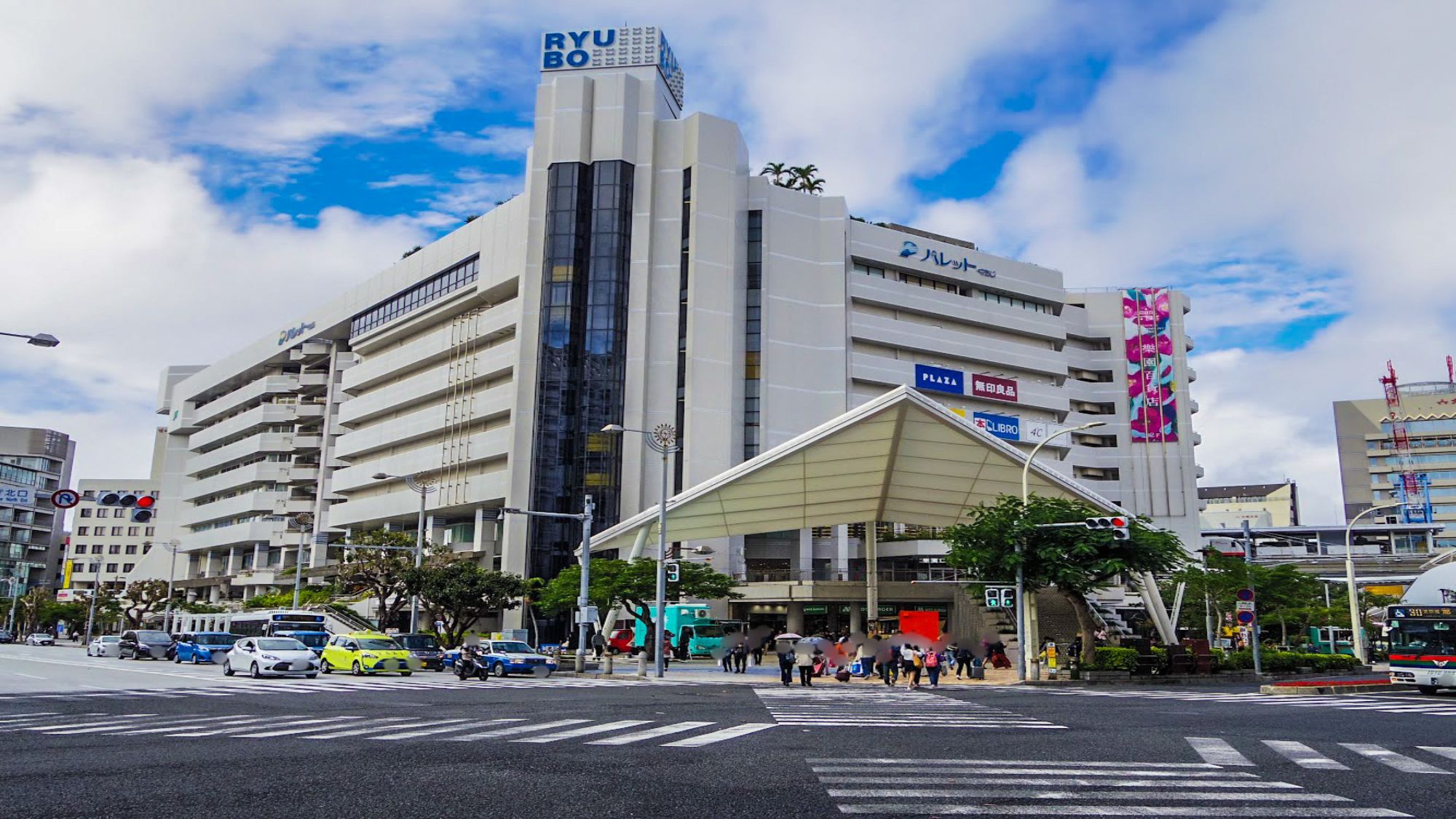 【デパートリウボウ】当館から車で約9分