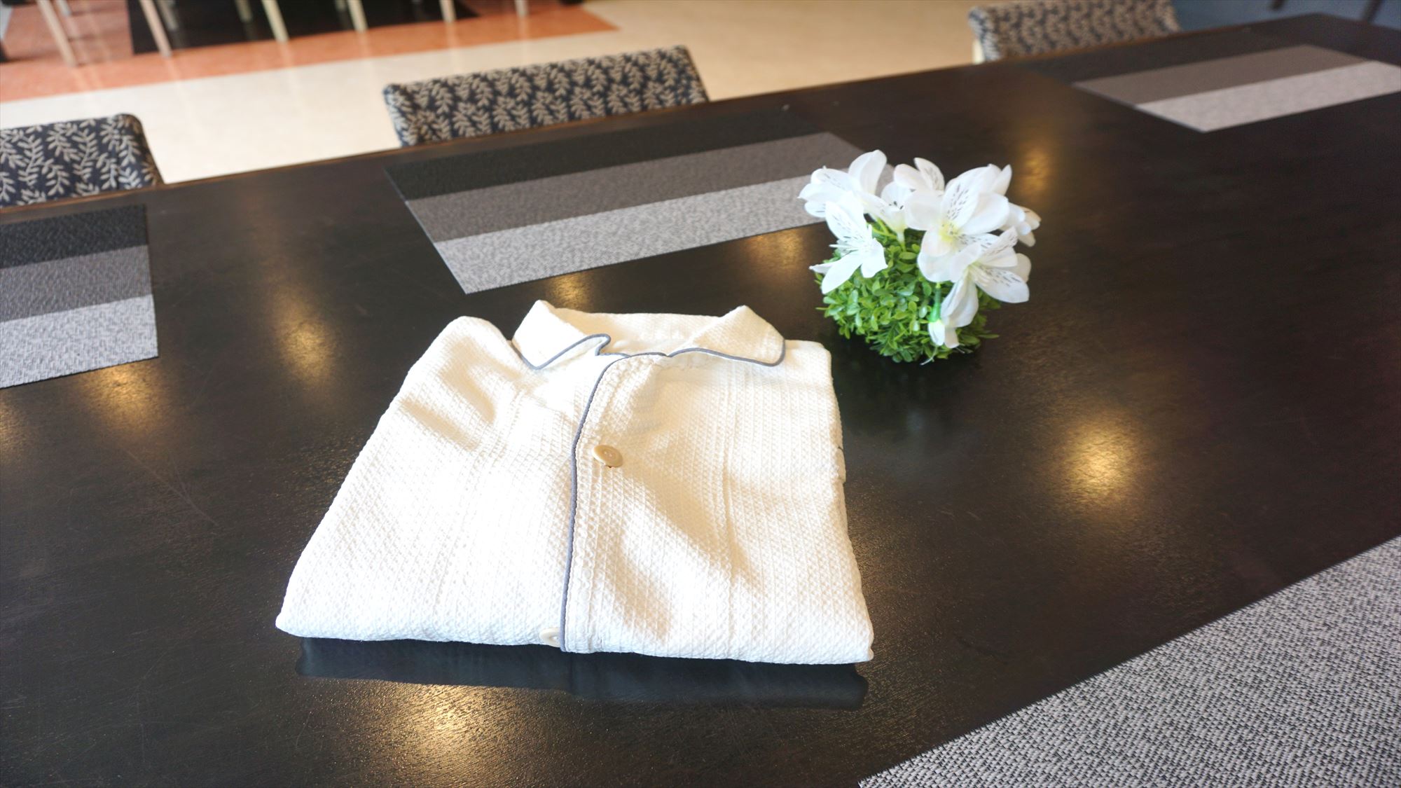 【フロント】　館内着もご用意。ご利用の際はフロントでお声がけください。