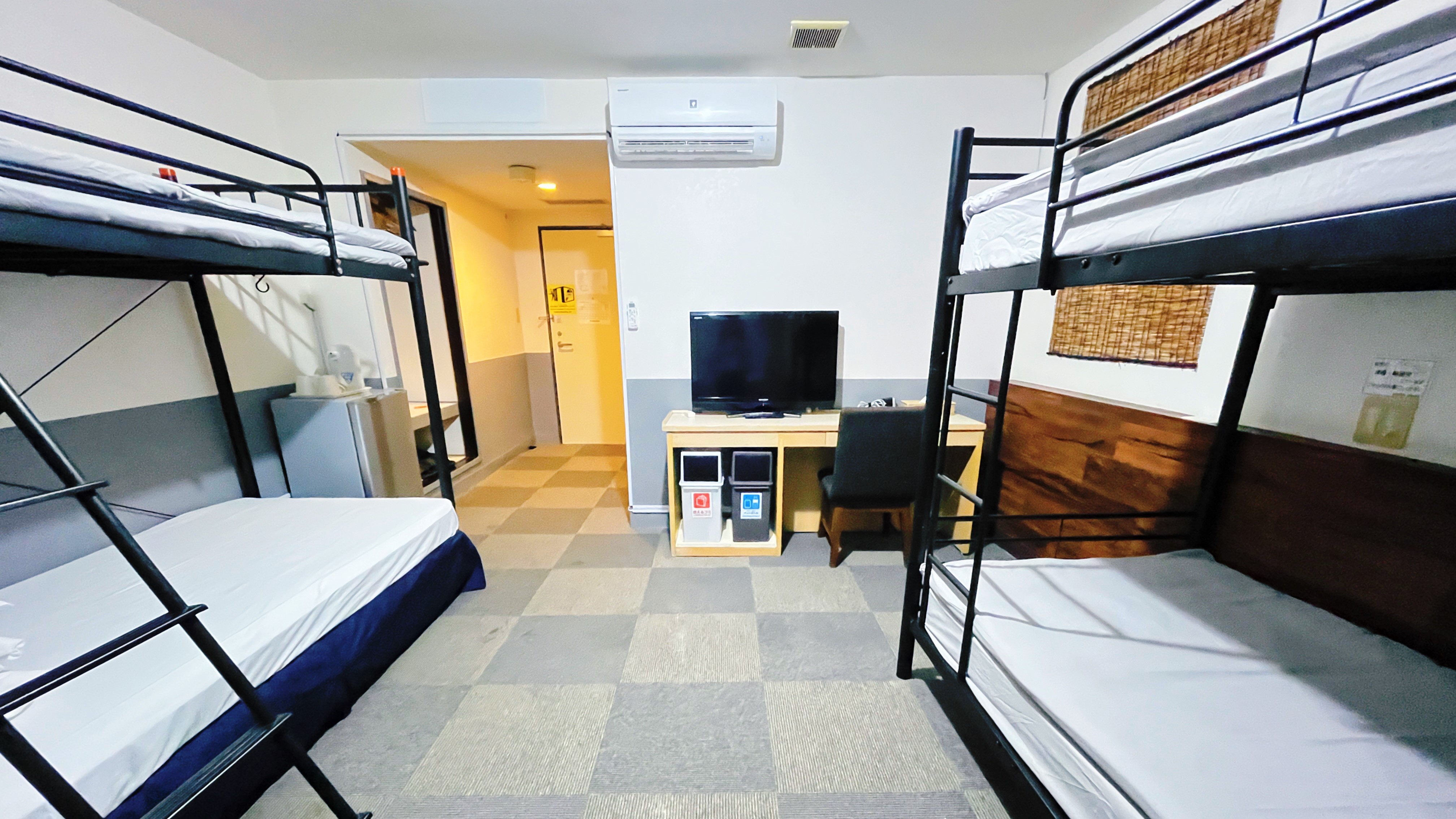 【フォースルーム】　シンプルで機能的な空間、学生合宿や卒業旅行などグループ滞在に最適。