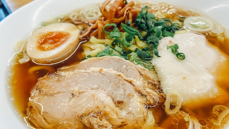 魚河岸食堂の朝食　とりそば 醤油（鳥藤）