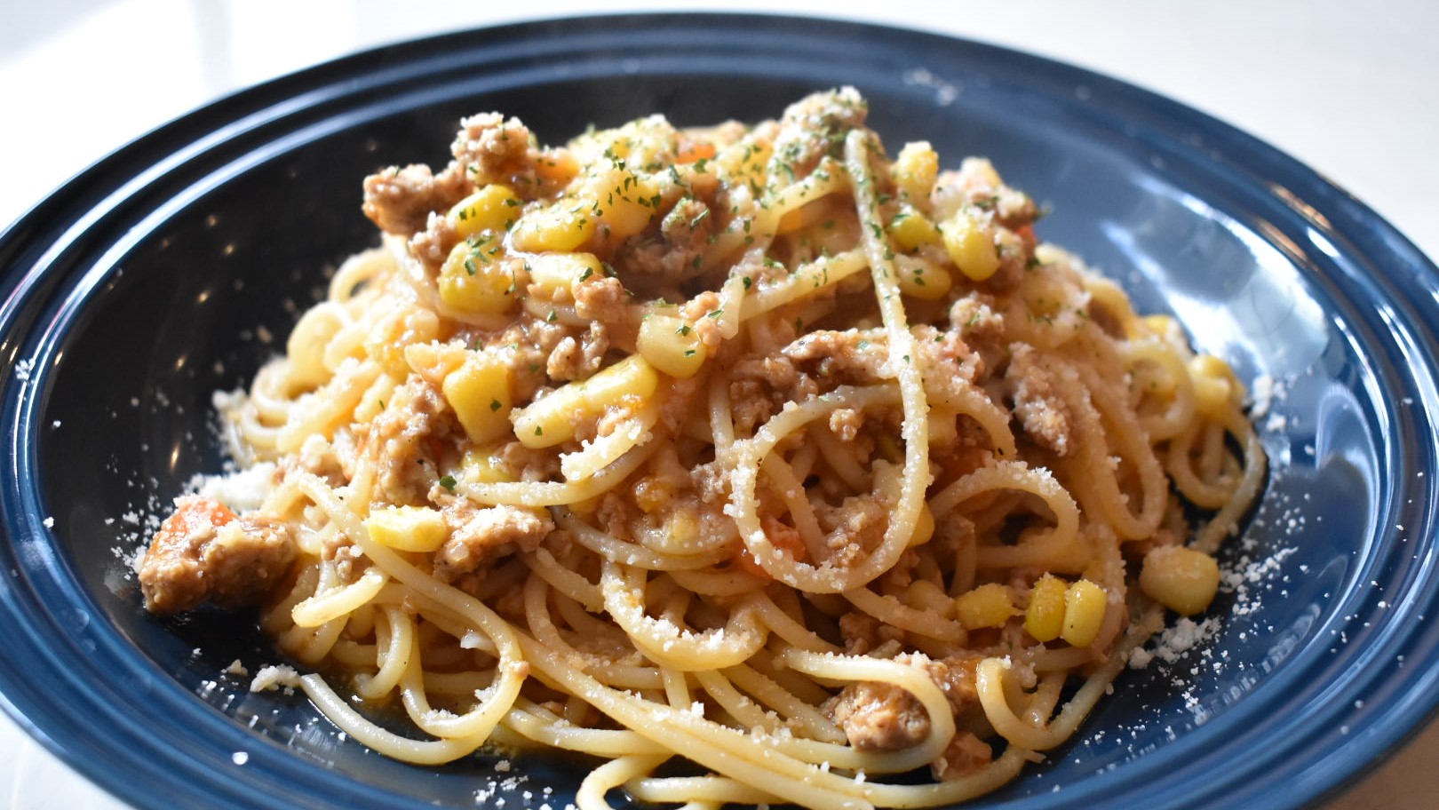 【ポンテヌオーヴォカフェ夕食】スパゲッティ　とうもろこしのボロネーゼソース