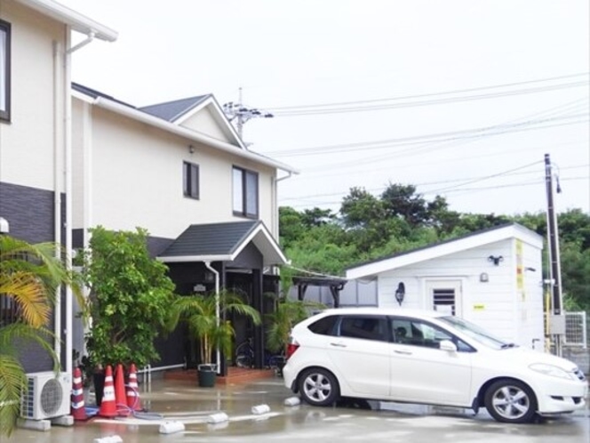 建物正面には駐車スペース