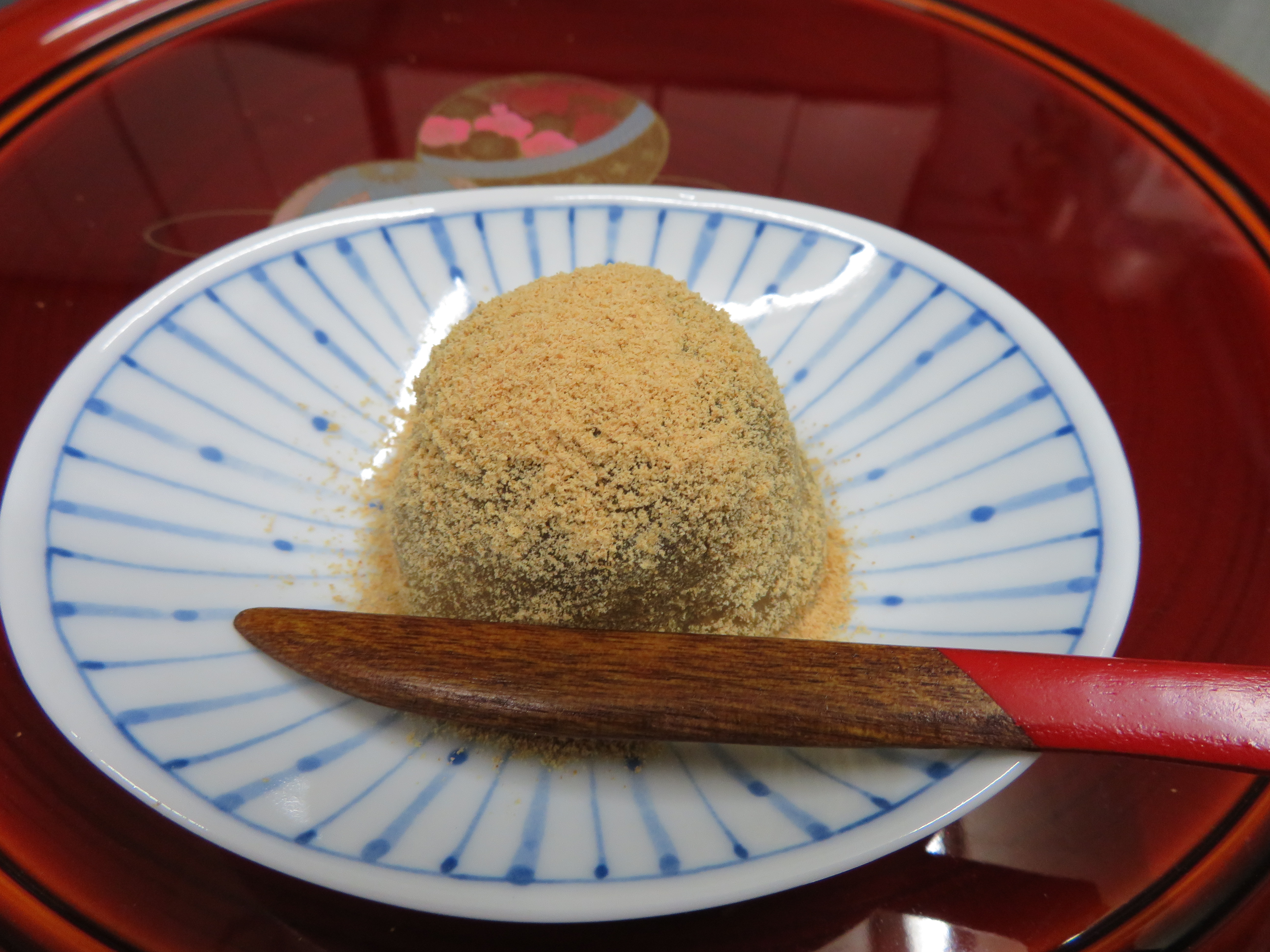 ６月の和菓子「わらび餅饅頭」