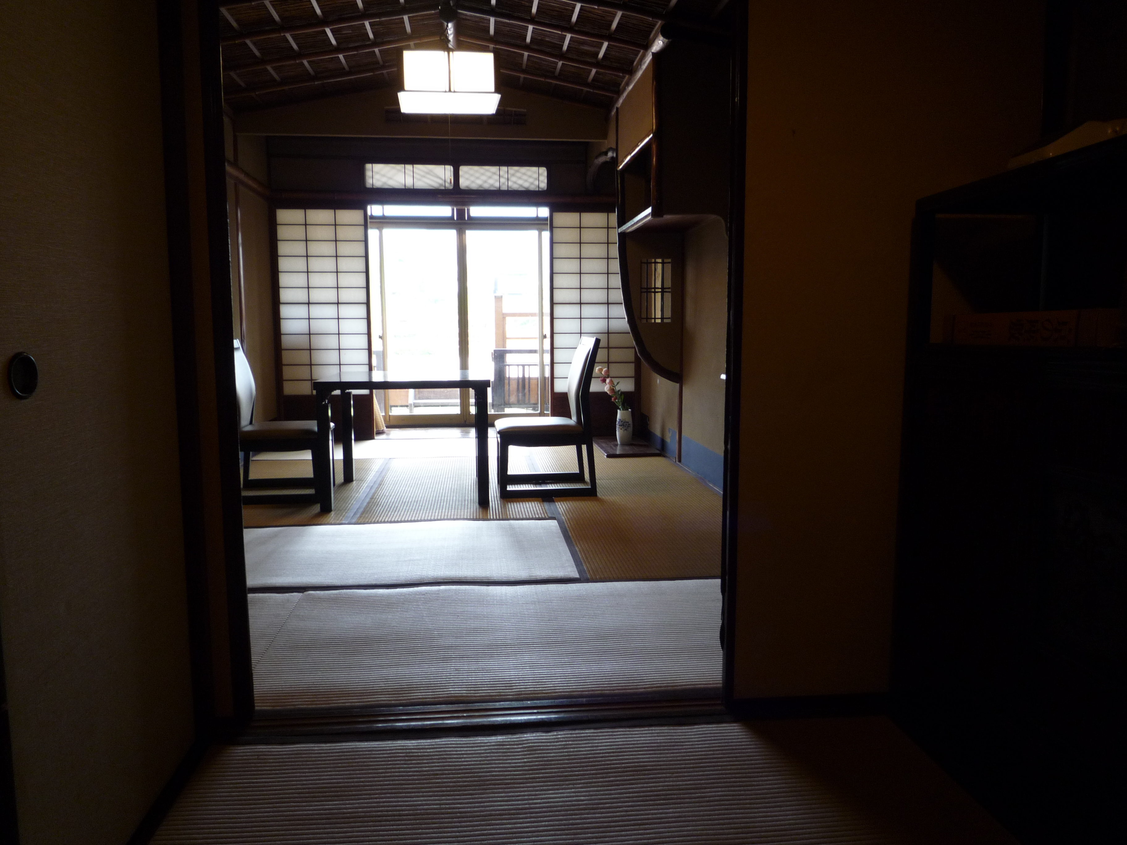 1階続き間から見た7.5畳の和室