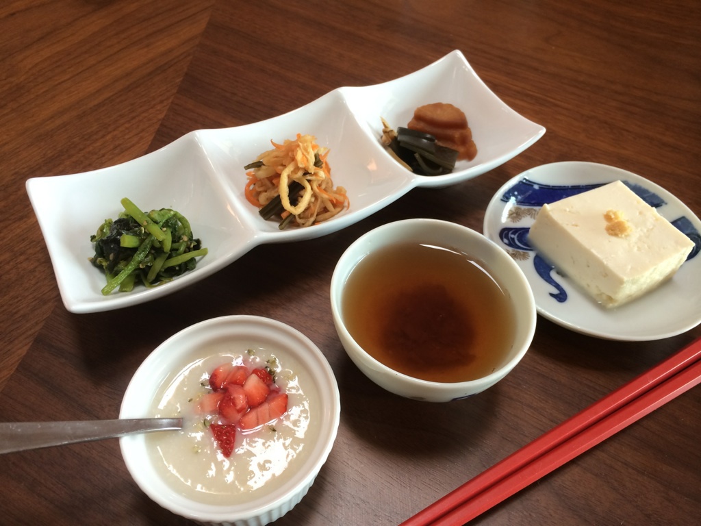 【朝食付き】季節の玄米和定食（デザート付き）【添い寝無料】