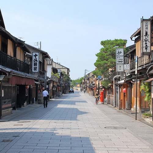 花見小路は情緒ある古都の風景