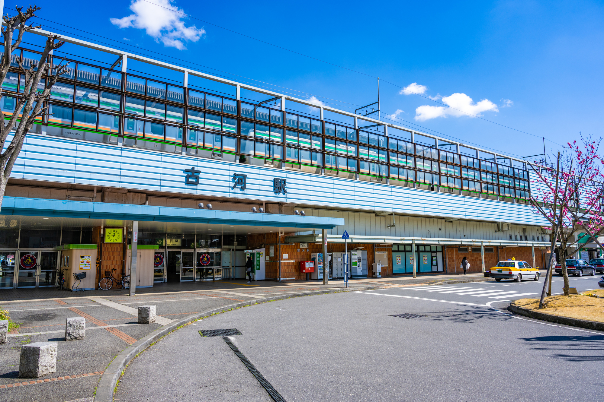 ＪＲ宇都宮線古河駅から徒歩3分。