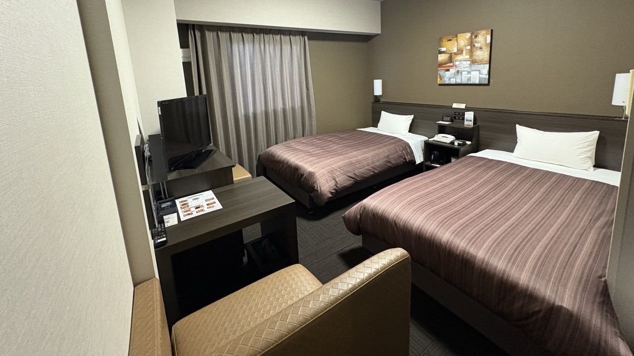 ツインルーム130.0cm&times;200.0cm　14平米