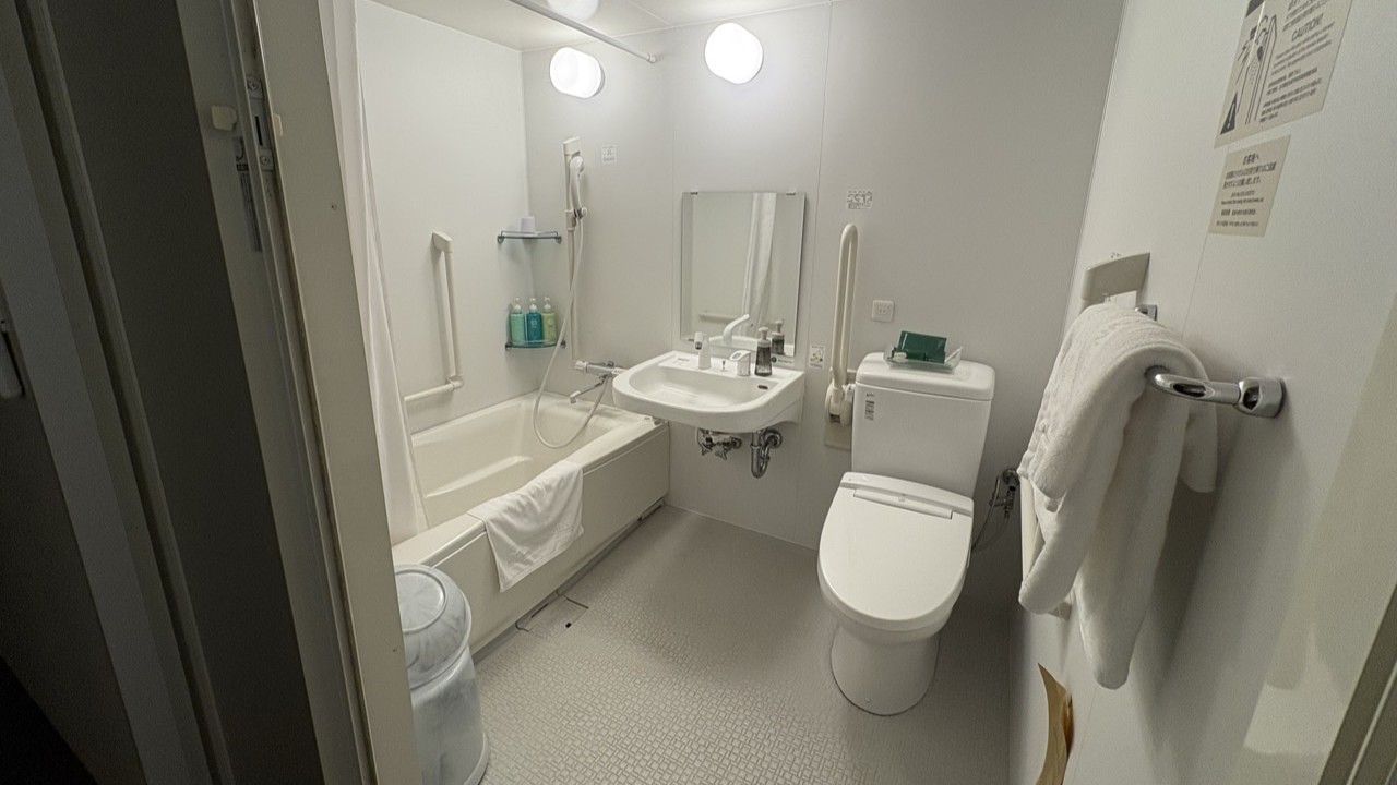 バリアフリールームのユニットバス