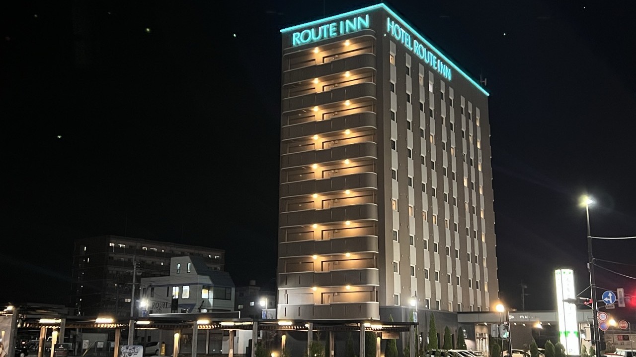 ホテル外観（夜）