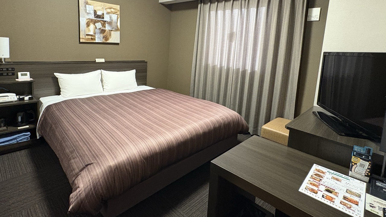 ダブルルーム160.0cm&times;200.0cm　17平米