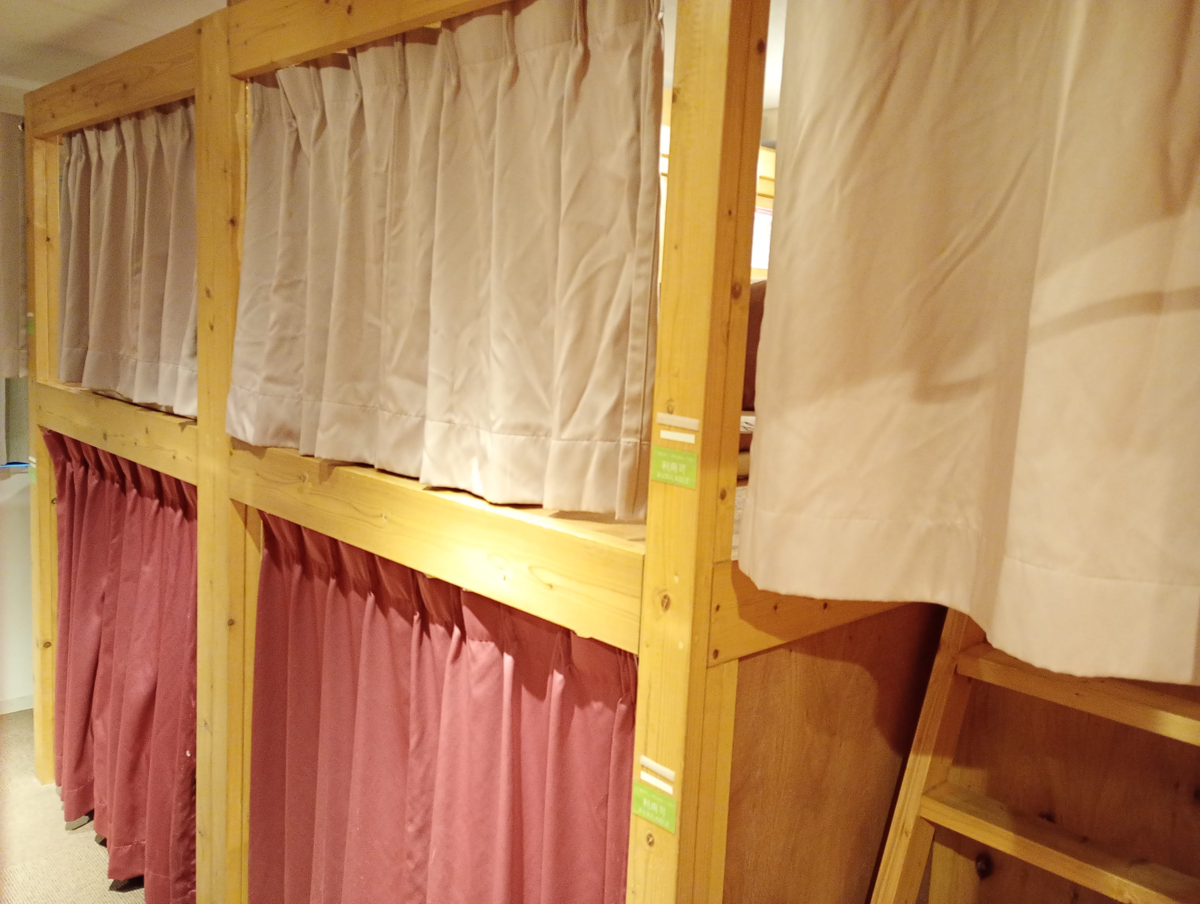 女性専用のドミトリー（8人部屋）【シャワー・洗面・トイレ共用】