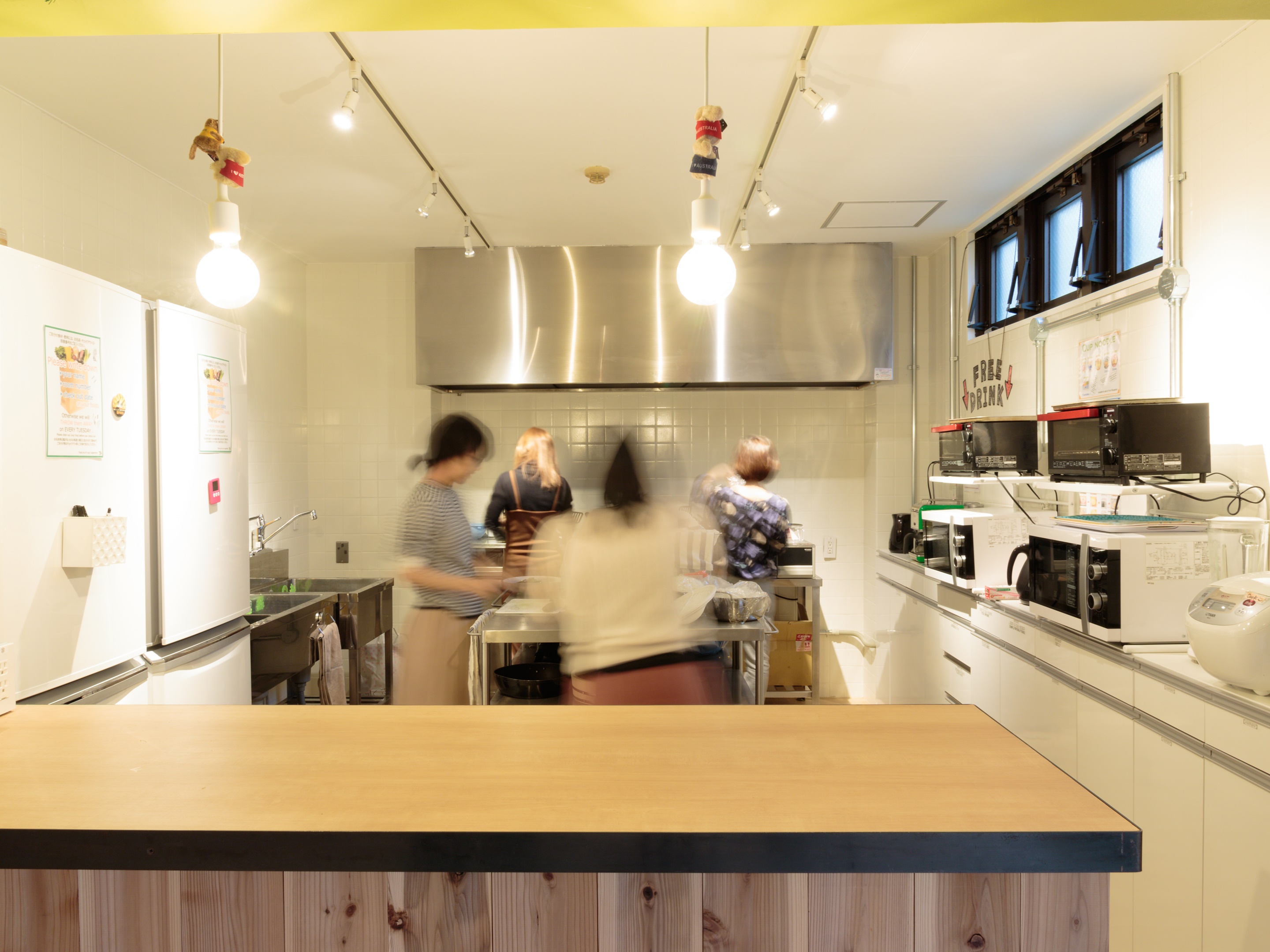 共用のキッチン（各種調理器具・調理家電・調味料有）