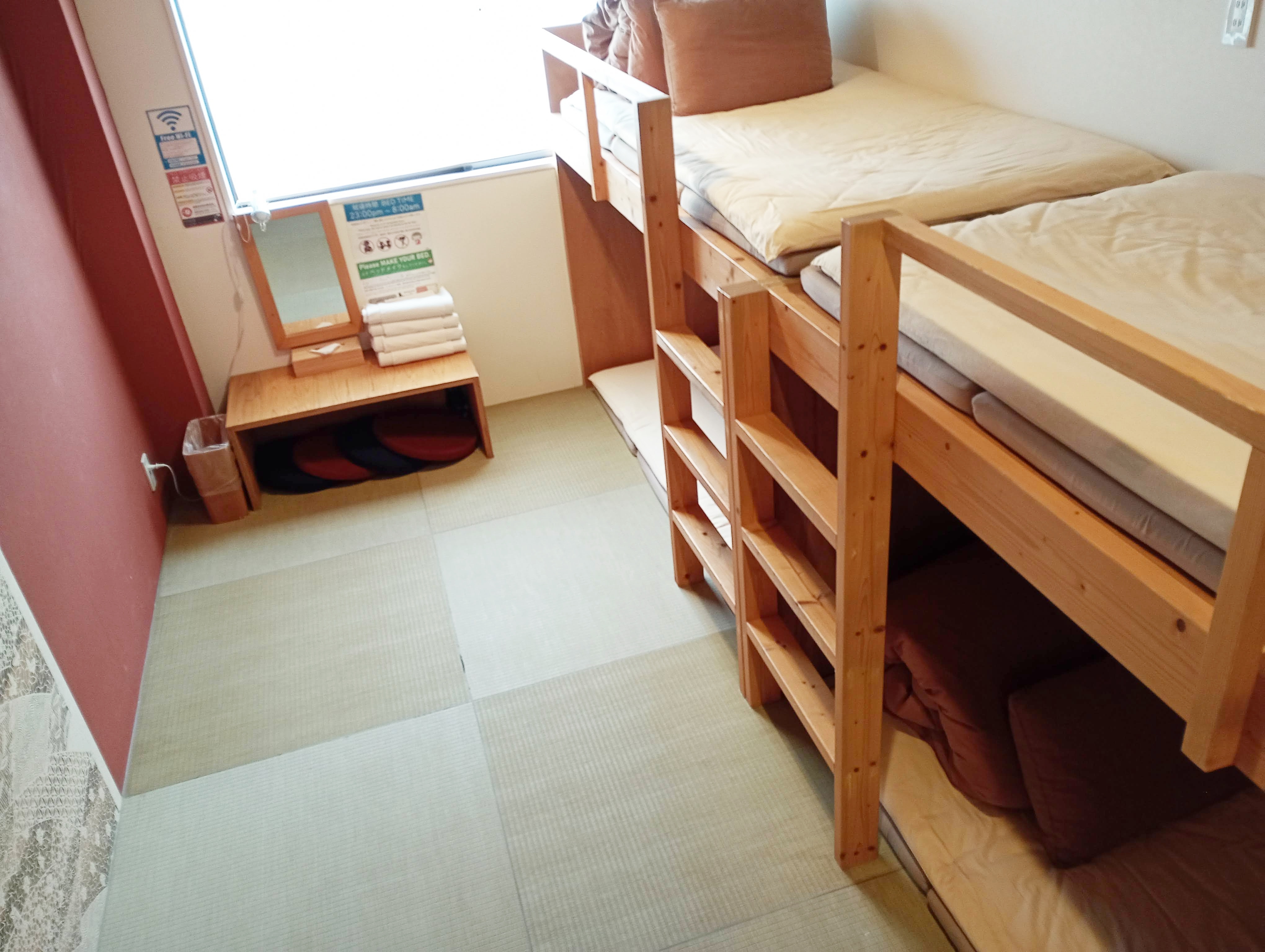 4名用個室（シャワー・洗面・トイレ共用）