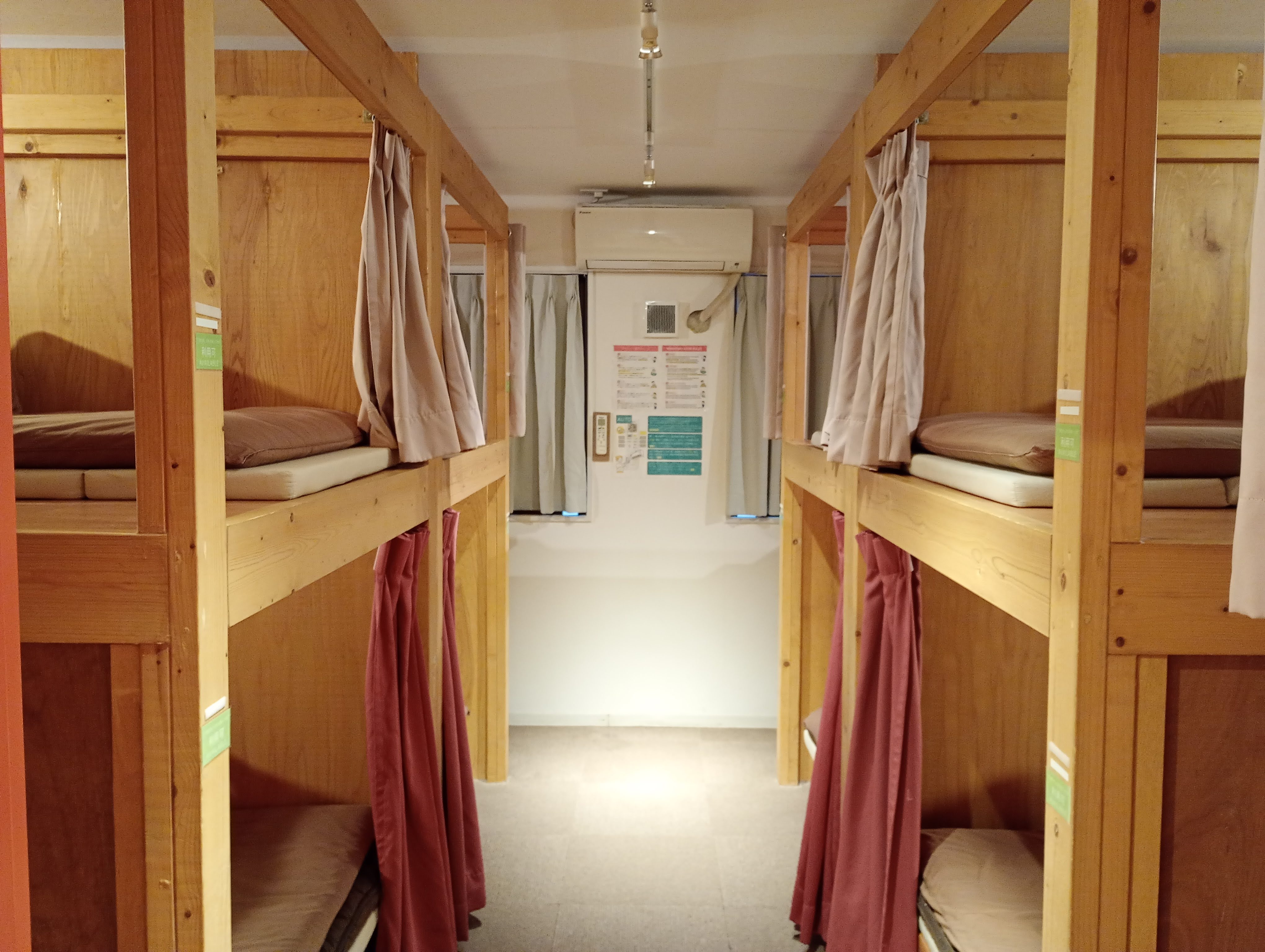 女性専用のドミトリー（8人部屋）【シャワー・洗面・トイレ共用】