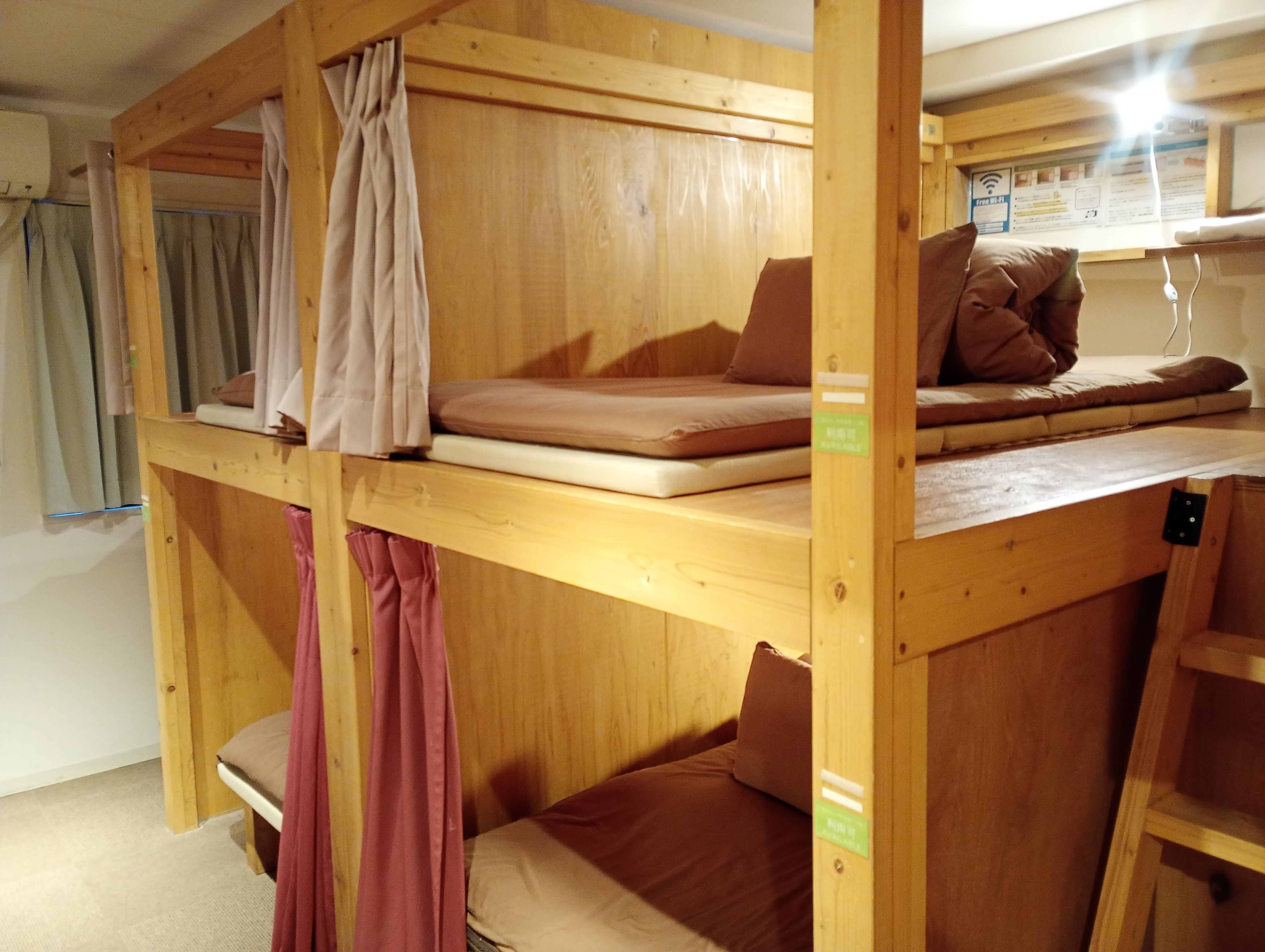 女性専用のドミトリー（8人部屋）【シャワー・洗面・トイレ共用】