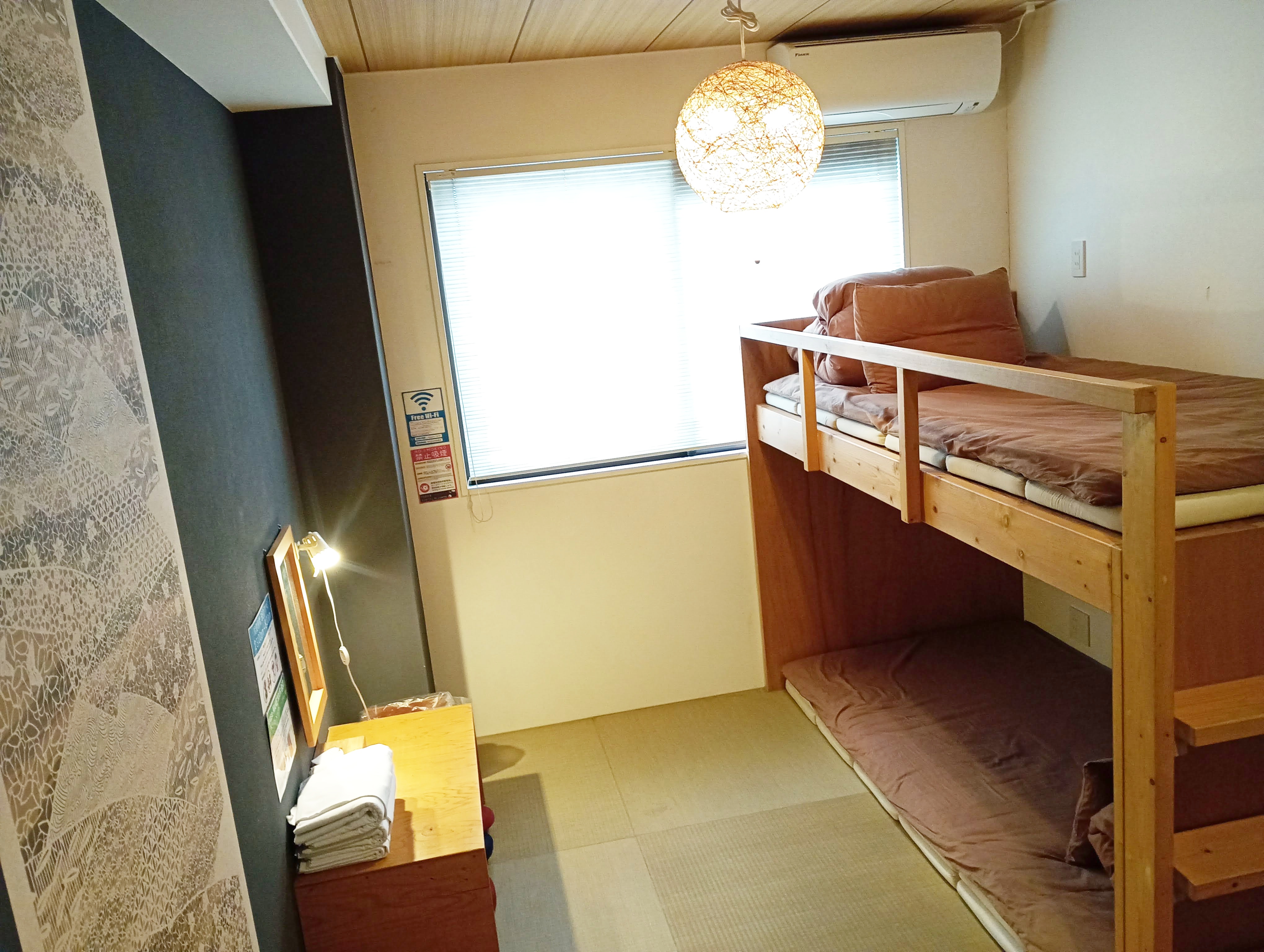 1~2名用個室（シャワー・洗面・トイレ共用）