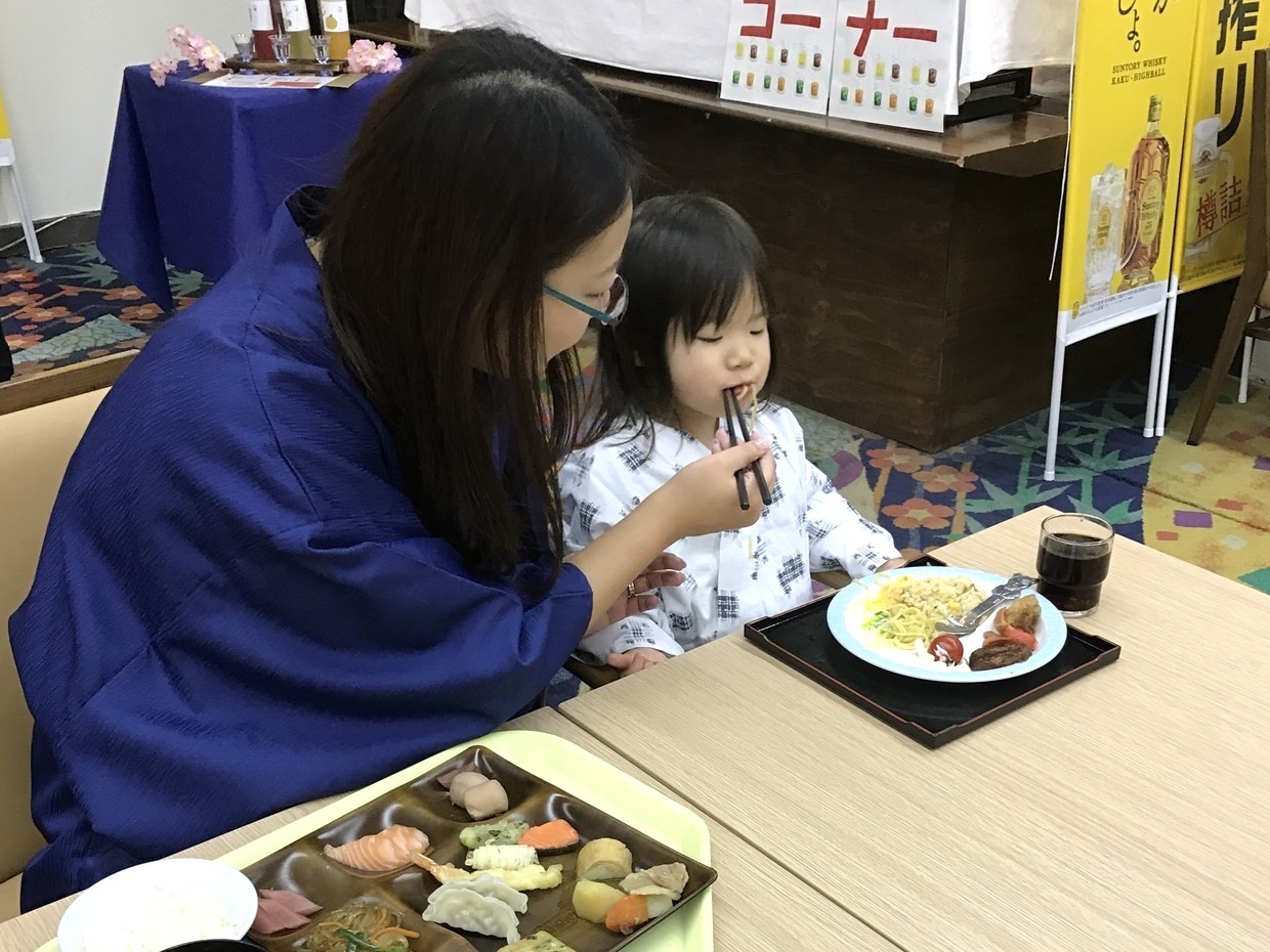 バイキング(食事風景)