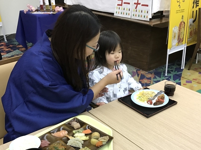 バイキング(食事風景)