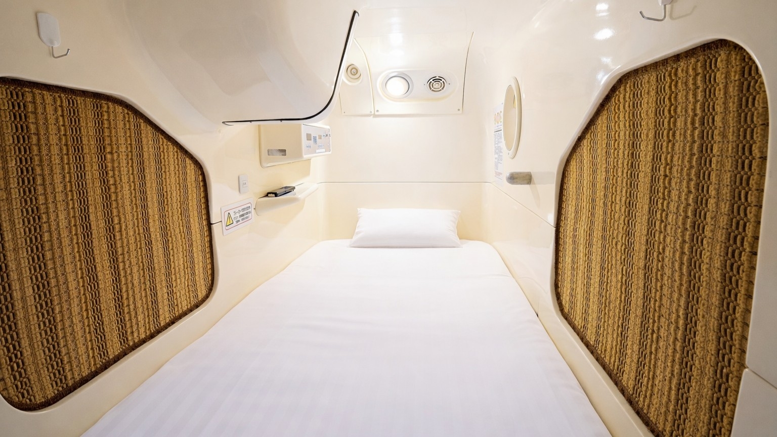 【男性限定】【当日限定】【素泊り】【直前割】懐かしのカプセル【他にシングル〜ファミリー向けの部屋有】