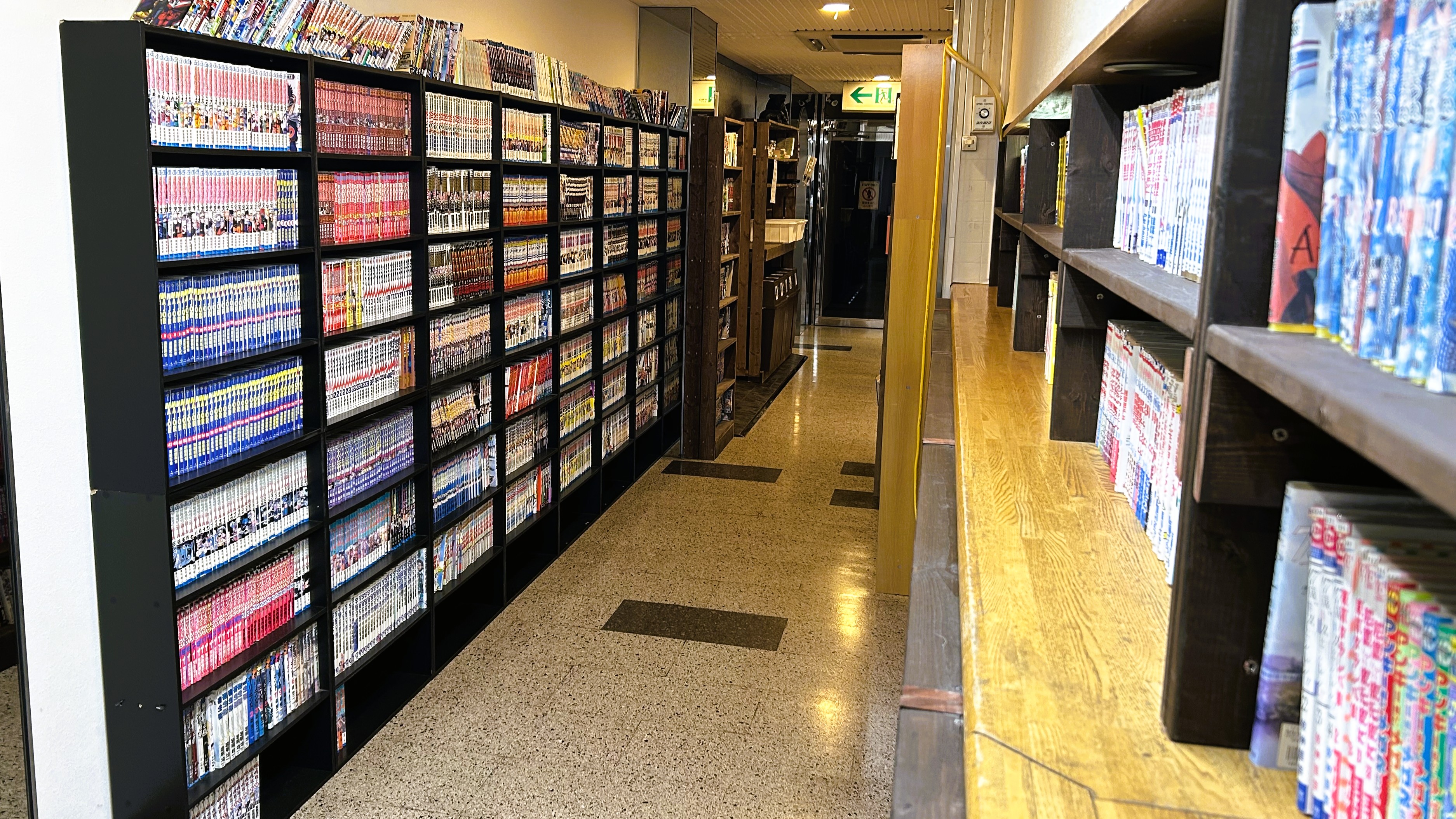 2階レンタルコミックコーナー