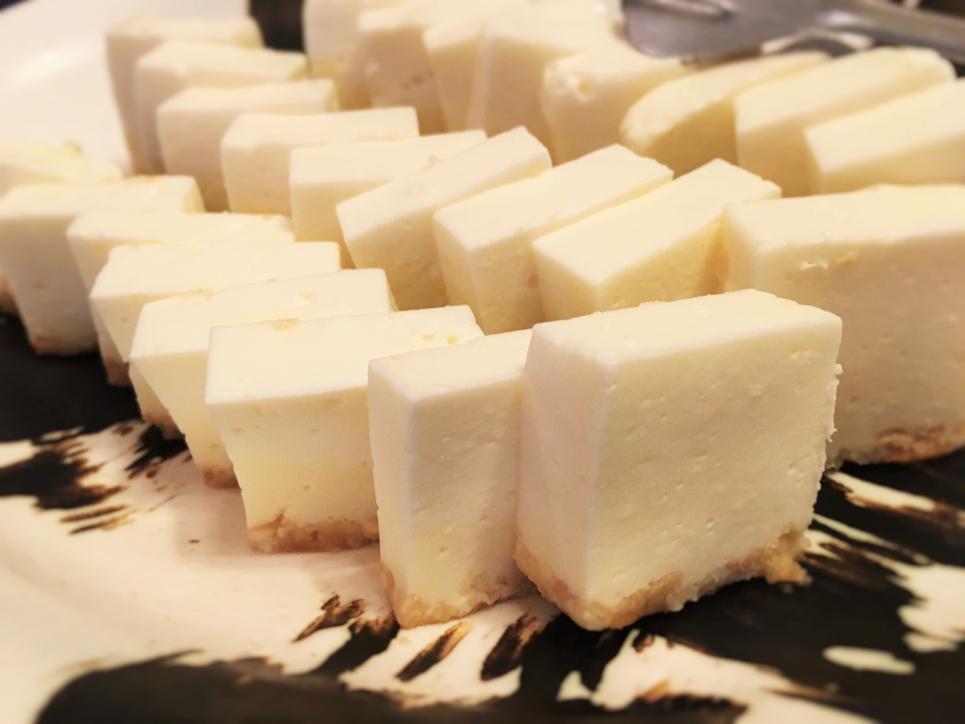 朝食バイキング　手造り北海道産チーズ100％のレアチーズケーキ
