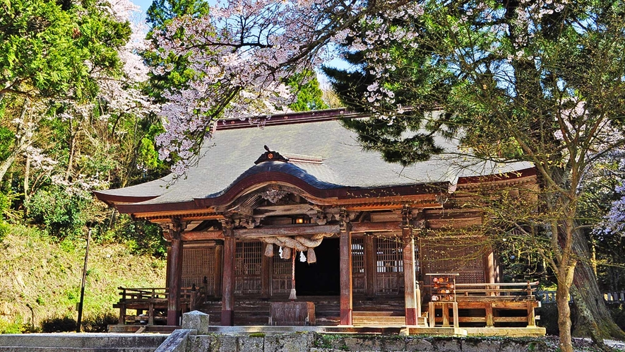 【稲田神社】ヤマタノオロチ神話を巡る名所として多くの人が訪れる場所です。