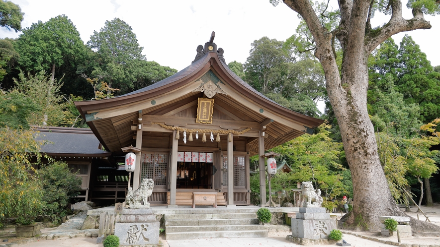 宝満宮竈門神社：宝満山の麓にあり、鬼滅の刃の聖地としても人気。