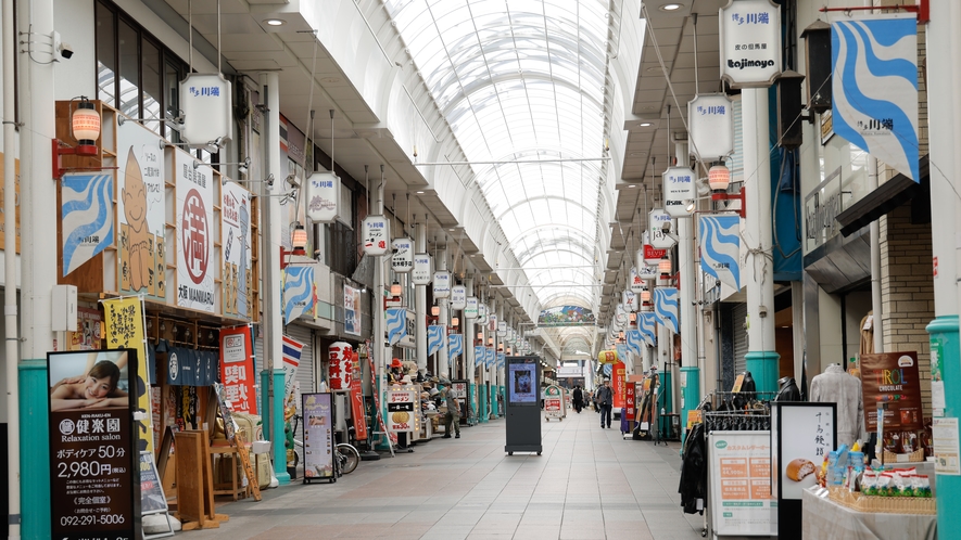 川端商店街：400mのアーケードが博多の歴史を語る商店街。