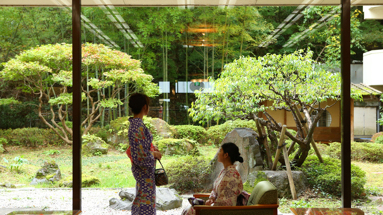 【1泊2食付】湯花舞う「美肌の湯」基本バイキングプラン
