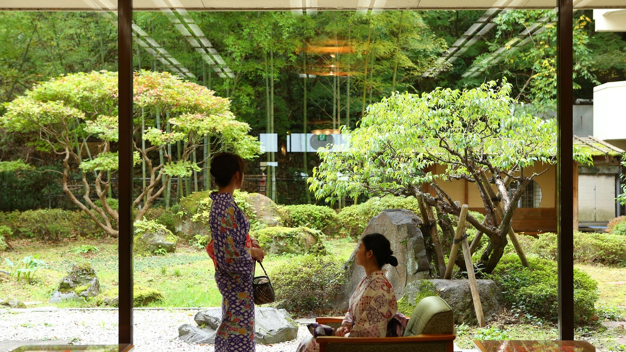 【1泊2食付】湯花舞う「美肌の湯」基本バイキングプラン